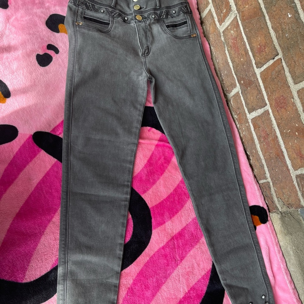 Gray Skinny Jeans with Stretchy Fit